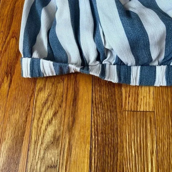 American Eagle Outfitters off the should top - Picture 6 of 7